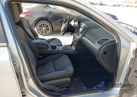 2019 Chrysler 300 Touring z USA, uszkodzony, nr VIN 2C3CCAAG7KH683081